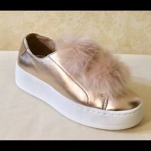 Steve Madden size 7.5 Pom Pom shoes